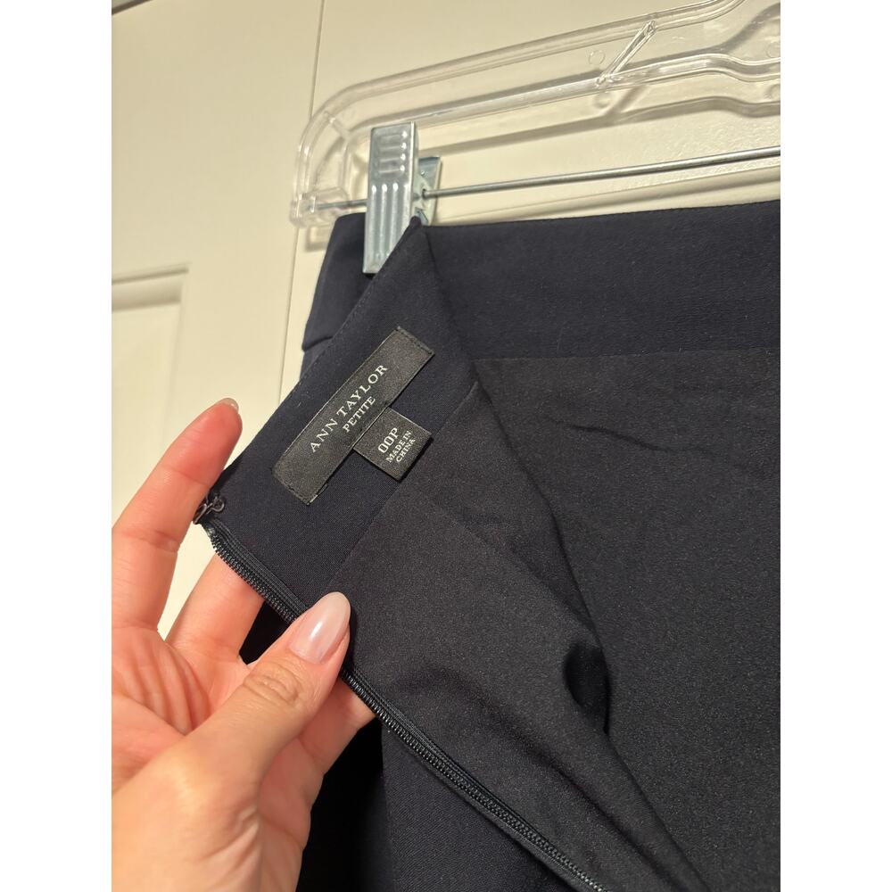 Ann Taylor Women's Navy Pencil Skirt Stretch Petite Size 00P - Picture 6 of 7